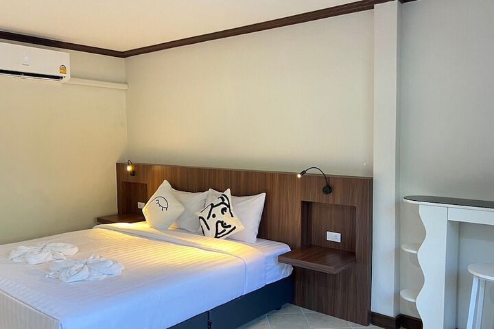 Room 7 of 77