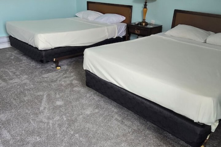 Room 10 of 32