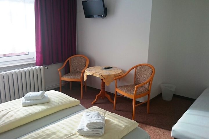 Room 9 of 36