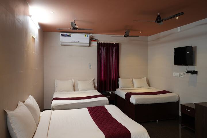 Room 8 of 13