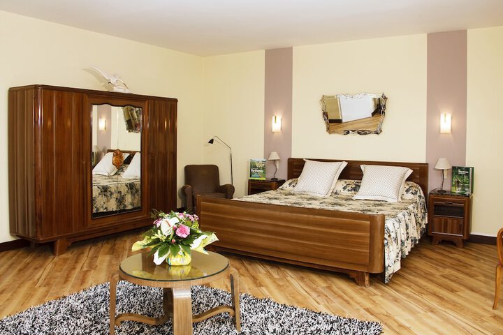 Room 6 of 38