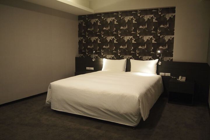 Room 9 of 68