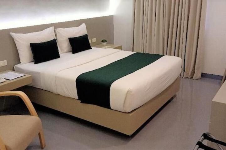 Room 9 of 30