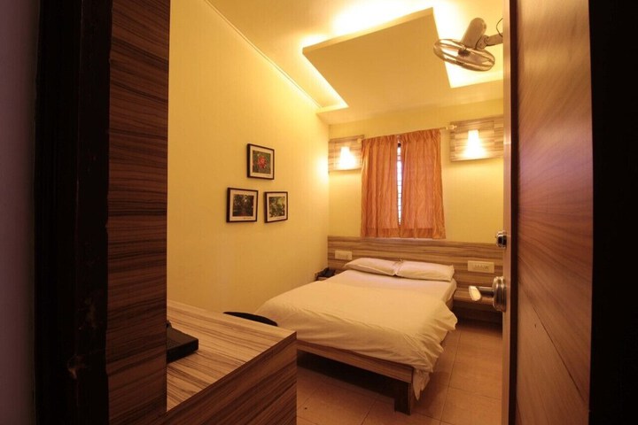 Room 2 of 9