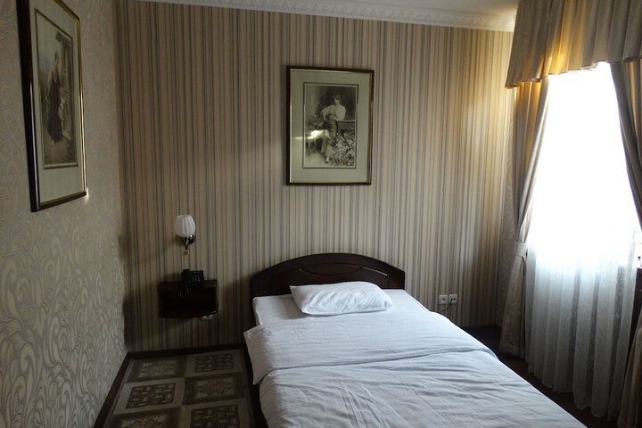 Room 4 of 39