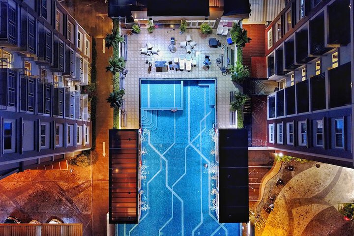 Hotel 76 of 79