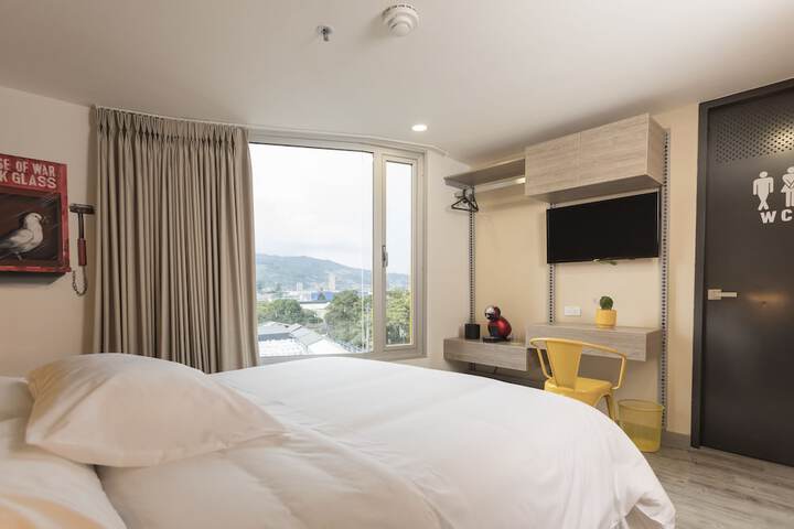 Room 10 of 35