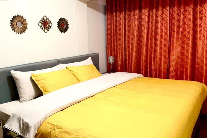 Room 2 of 8
