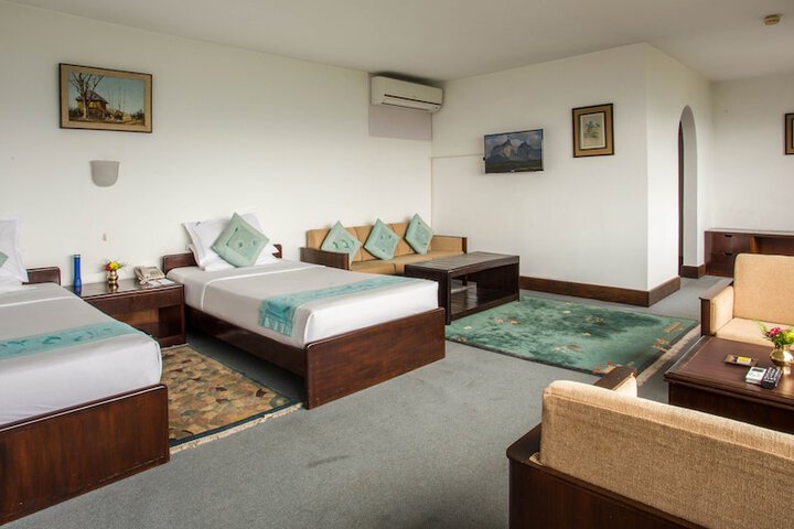 Room 11 of 48