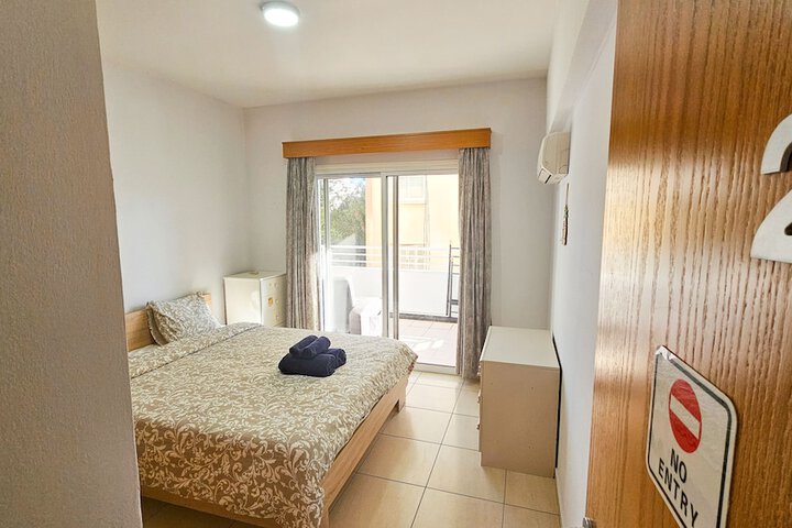 Room 3 of 10