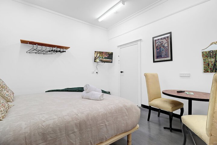 Room 2 of 42