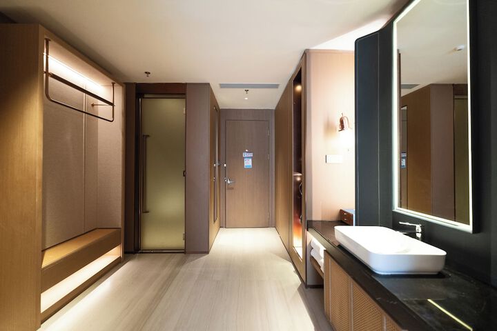 Room 15 of 44