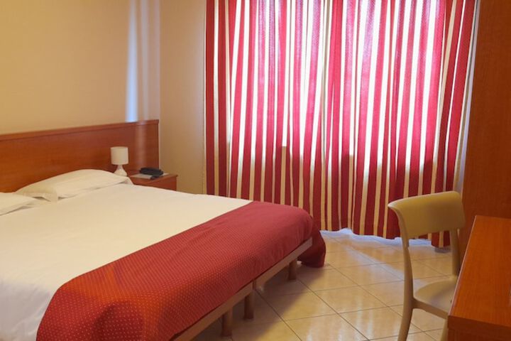 Room 6 of 27