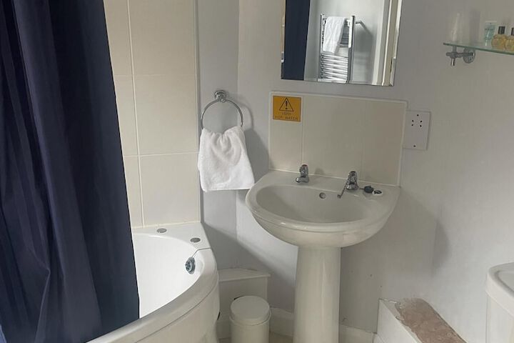 Room 14 of 34