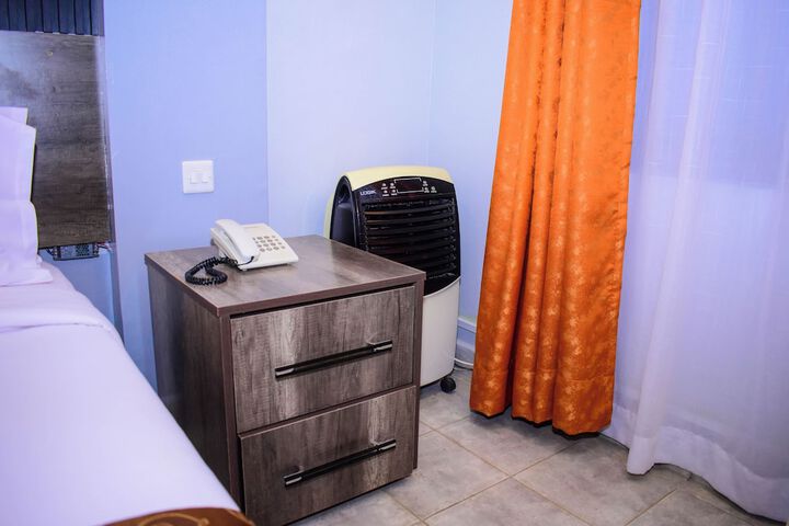 Room 28 of 96