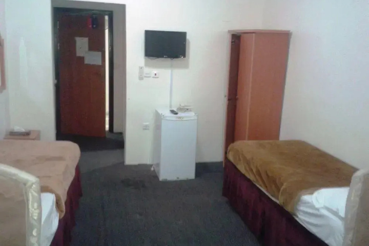 Room 3 of 16