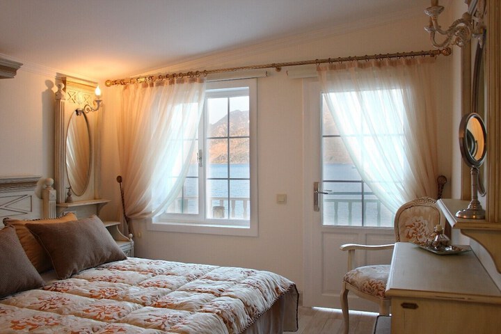 Room 36 of 80
