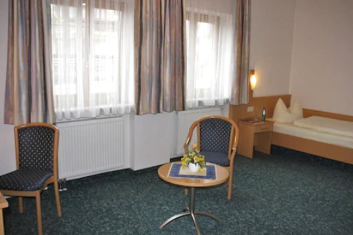 Room 17 of 30