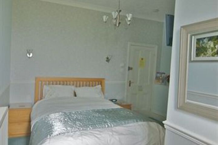 Room 8 of 13