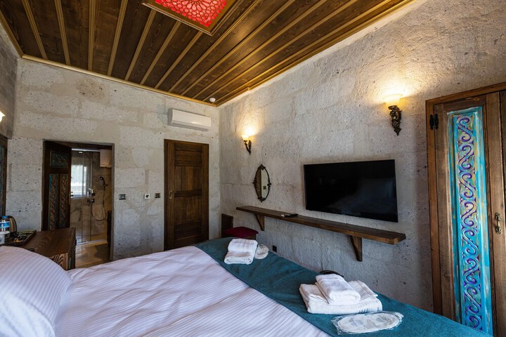 Room 4 of 85