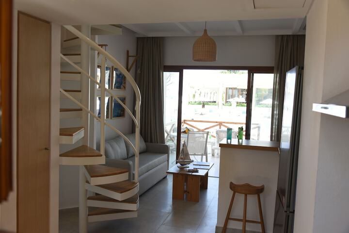 Room 10 of 30