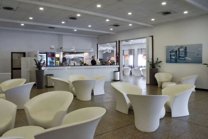 Lounge 110 of 131