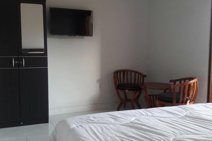 Room 11 of 11