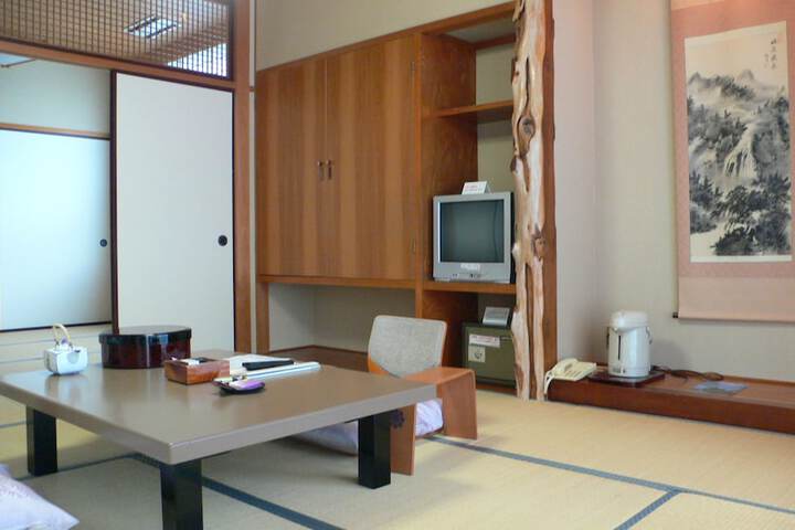 Room 8 of 52