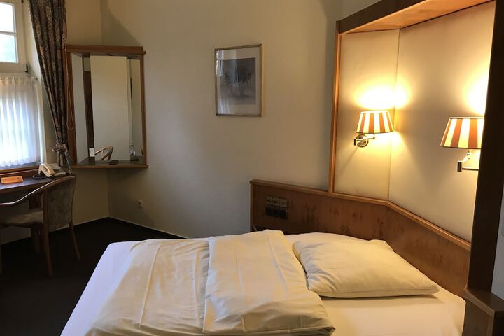 Room 2 of 23