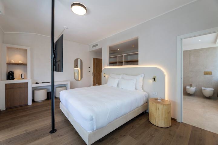 Room 16 of 90