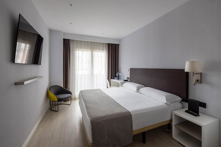Room 5 of 42