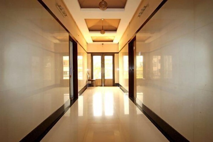 Ballroom/Hall 28 of 30