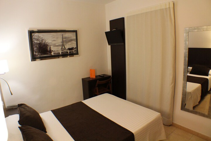 Room 13 of 35