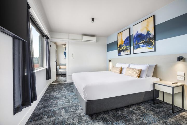 Room 30 of 74
