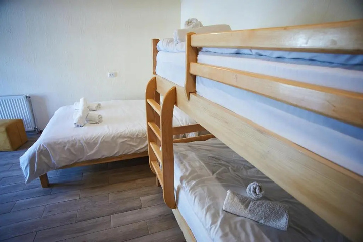 Room 4 of 13
