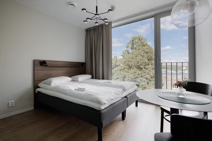 Room 42 of 162