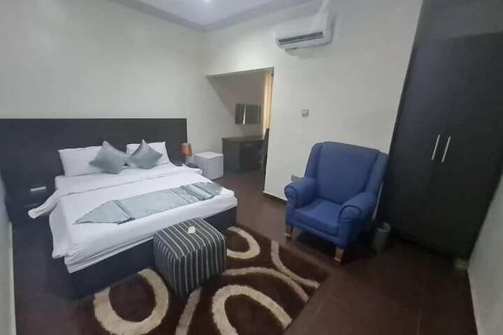 Room 8 of 48