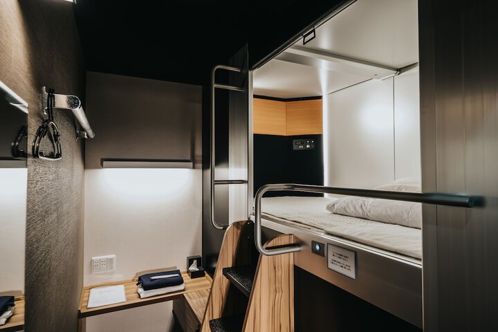 Room 8 of 28