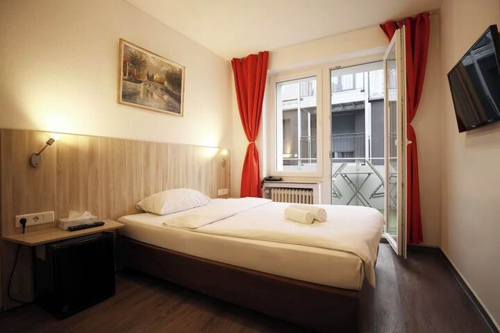 Room 8 of 20