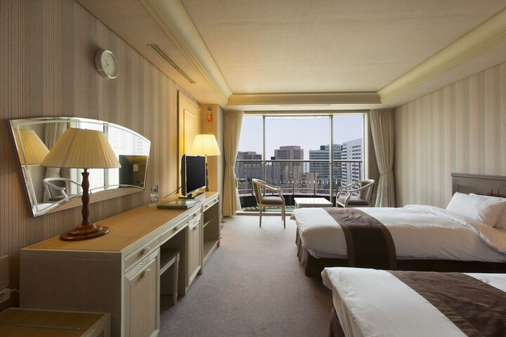 Room 6 of 14