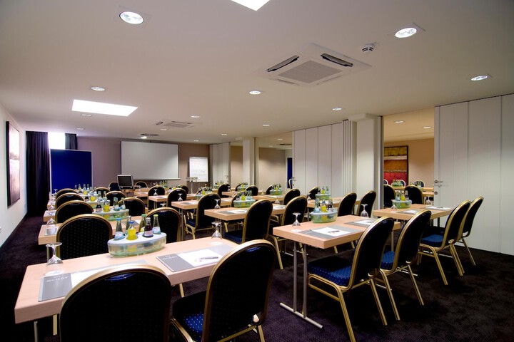 Business Center 61 of 78