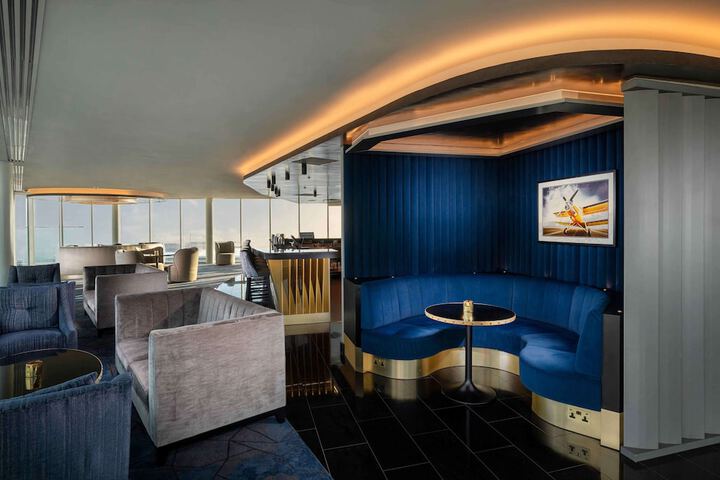 Lounge 44 of 63