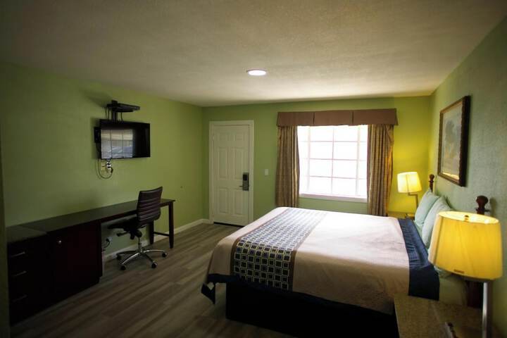 Room 4 of 13