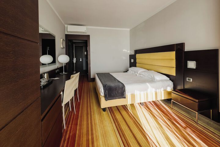 Room 5 of 66