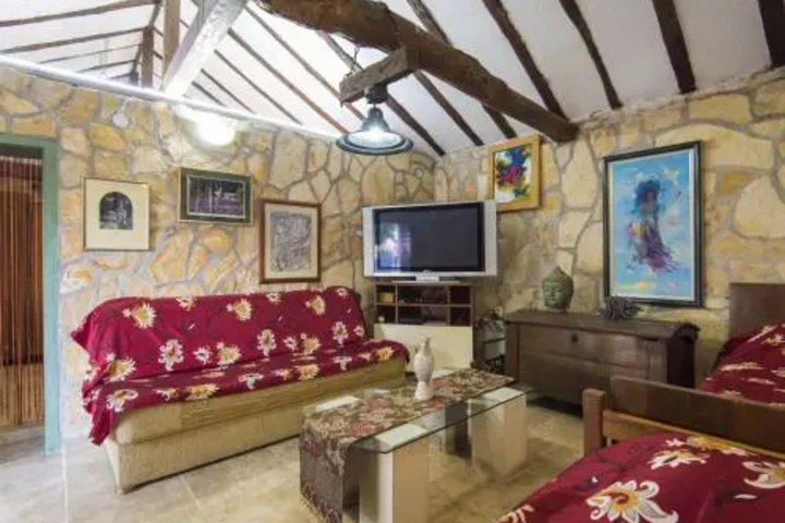 Room 4 of 24