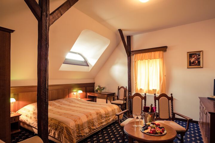 Room 8 of 65