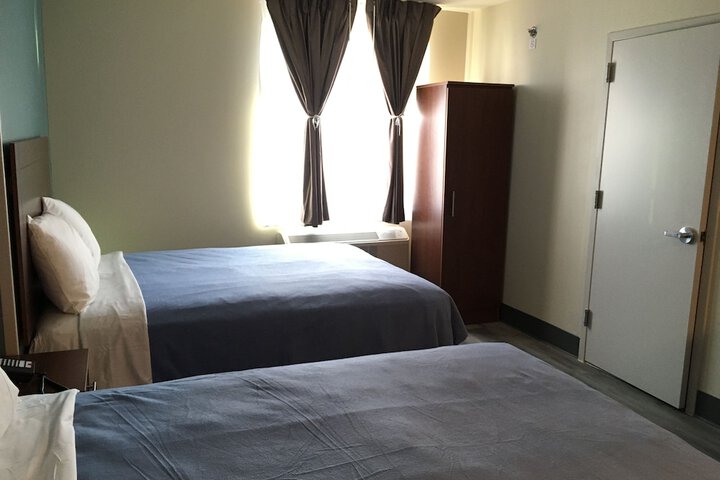 Room 6 of 9