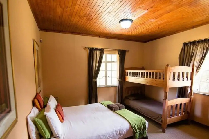 Room 5 of 11