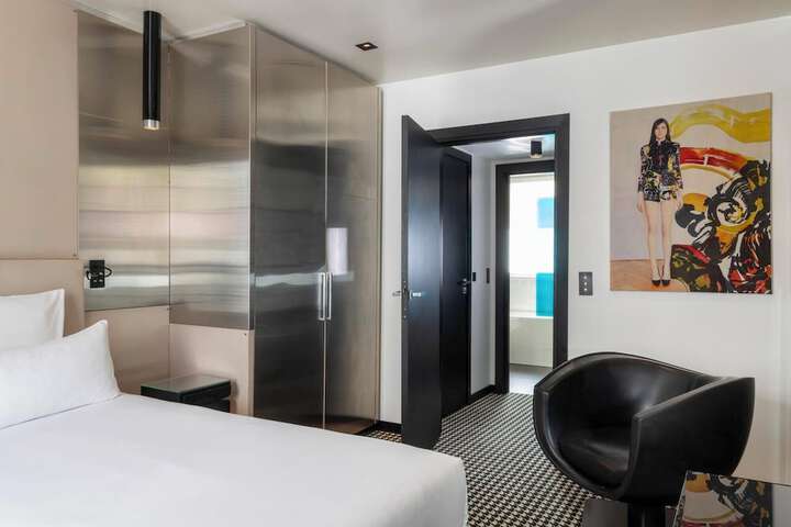 Room 13 of 52