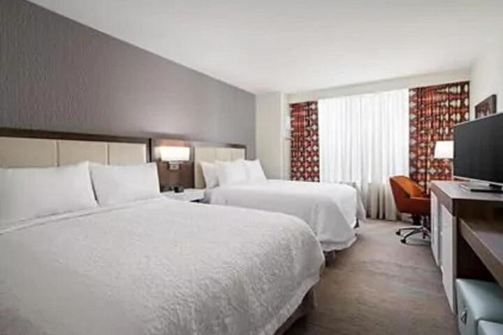 2 Queen Beds Hearing Accessible (1 of 3)